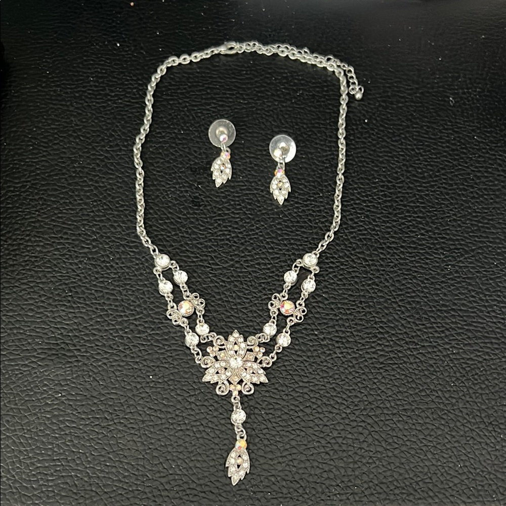 Elegant Silver Necklace and Earring Set
